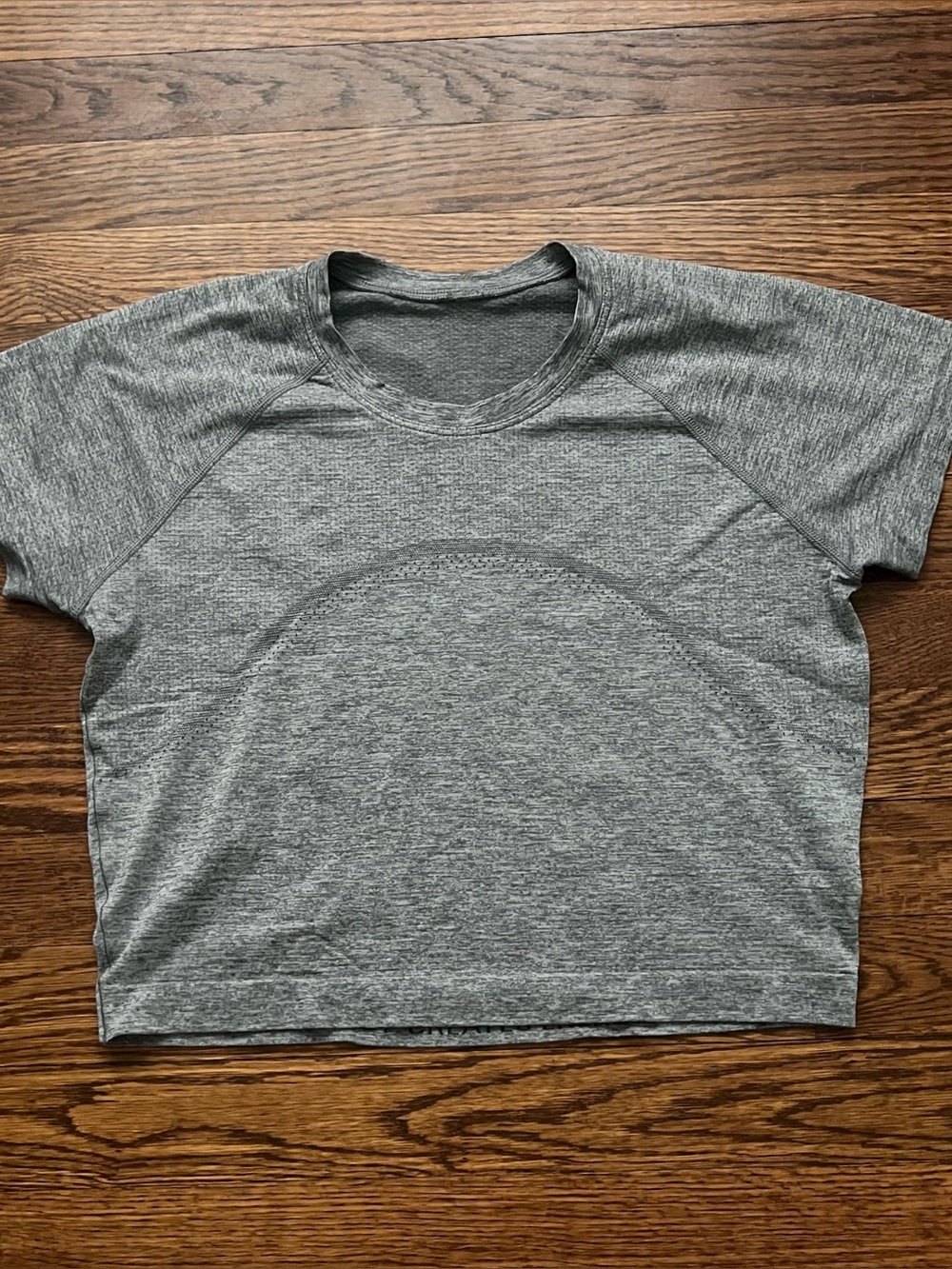 Swiftly Tech Cropped Short-Sleeve
Shirt 2.0 in Slate/White